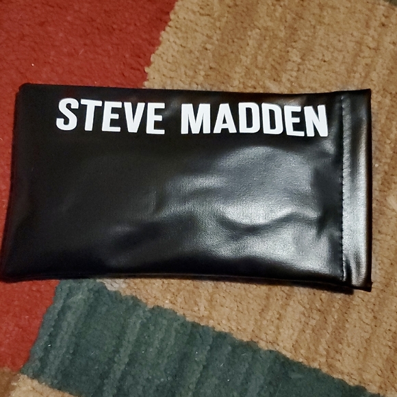 Steve Madden Gold Oval Shades main image 4